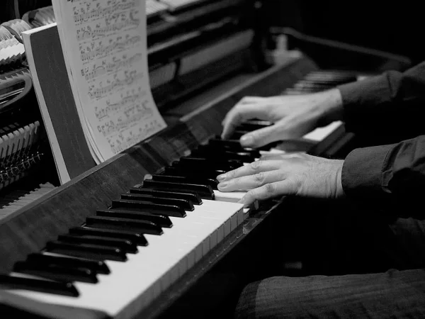 تقویت نوازندگی پیانو در خانه