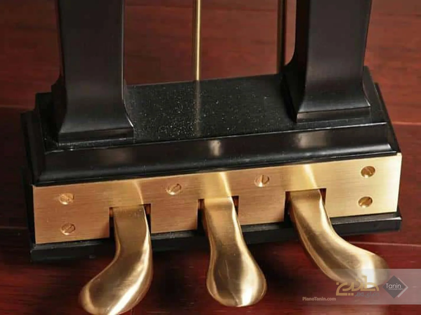 پدال های پیانو چه می کنند؟