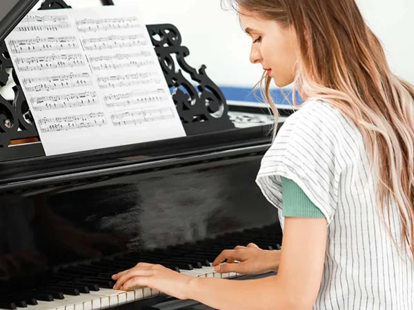 فواید نواختن پیانو بر روی ذهن و مهارت