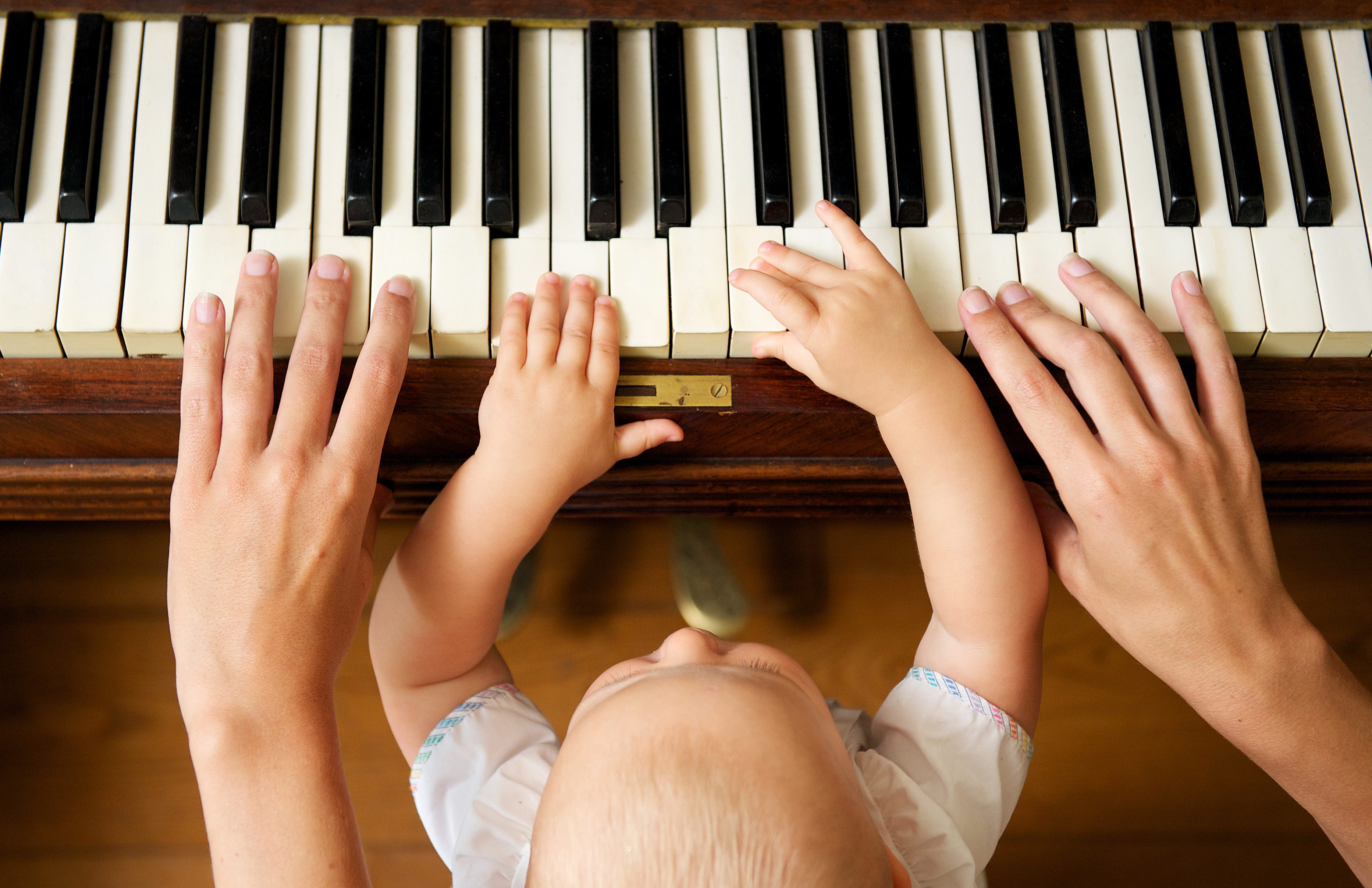 فواید پیانو برای کودکان
