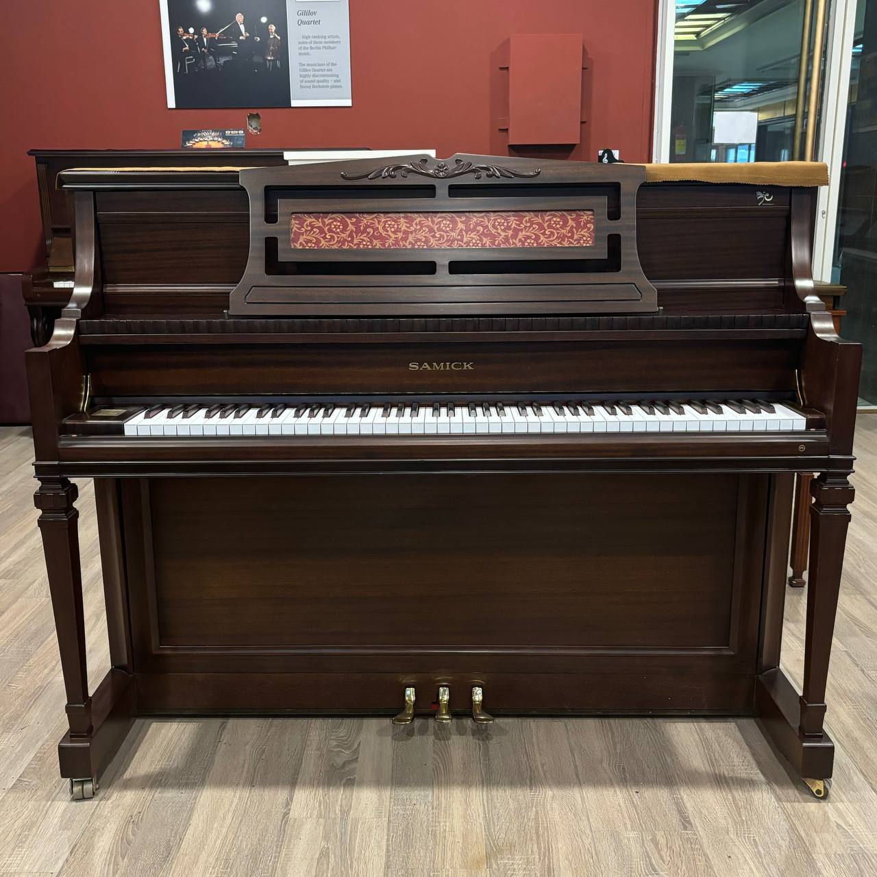 پیانو آکوستیک کارکرده سمیک کنسول SAMICK ارتفاع 118