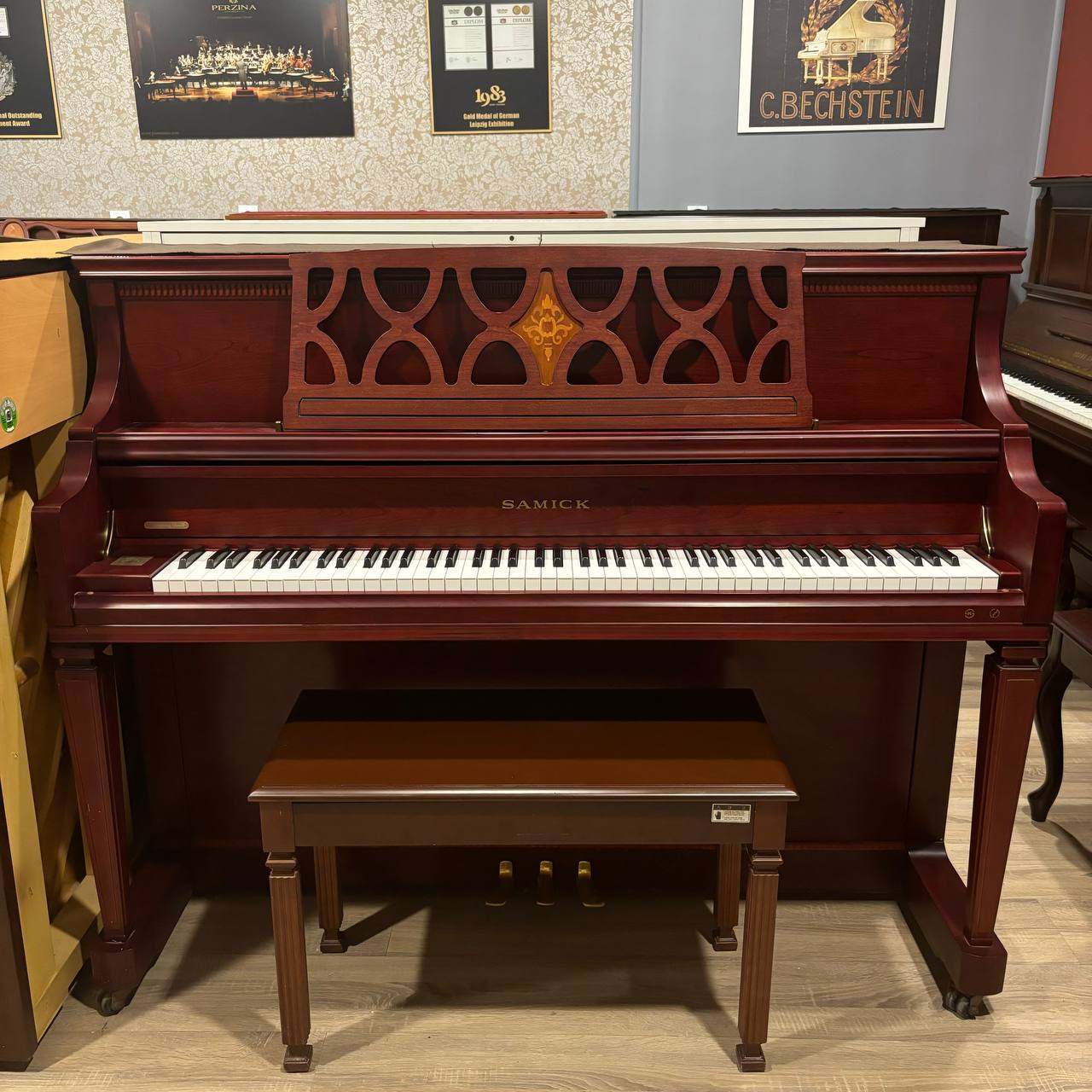 پیانو آکوستیک کارکرده سمیک کنسول SAMICK ارتفاع 118