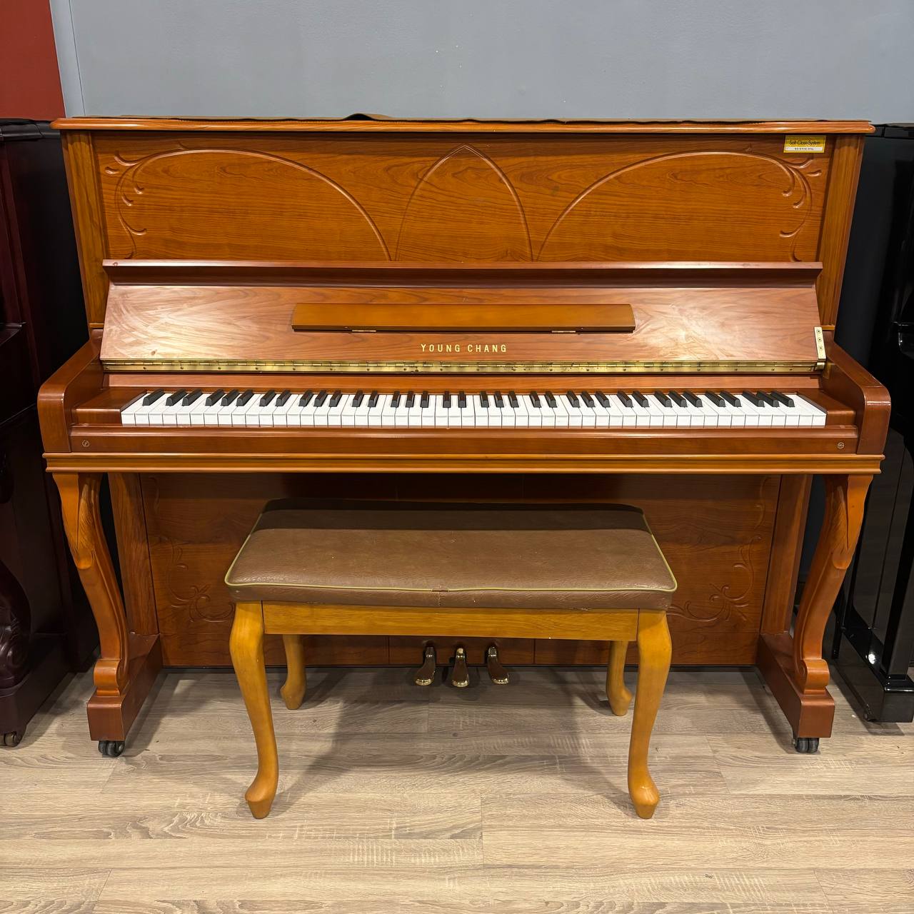 پیانو آکوستیک کارکرده یانگ چانگ YOUNG CHANG ارتفاع 121