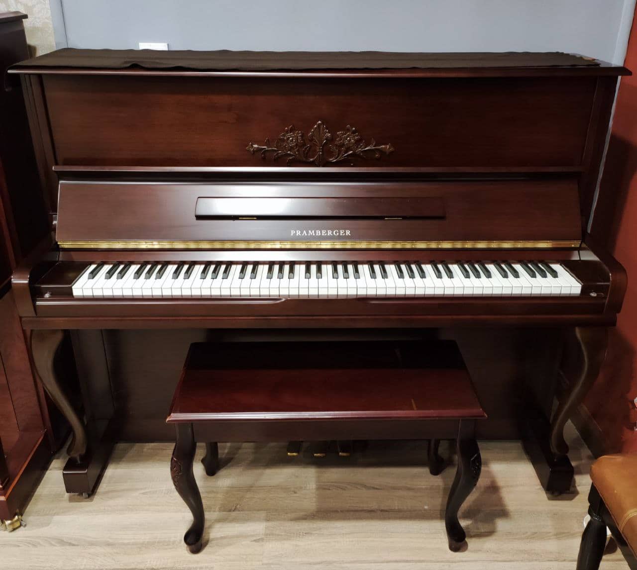 پیانو آکوستیک کارکرده پرامبرگر PRAMBERGER ارتفاع ۱۲۱