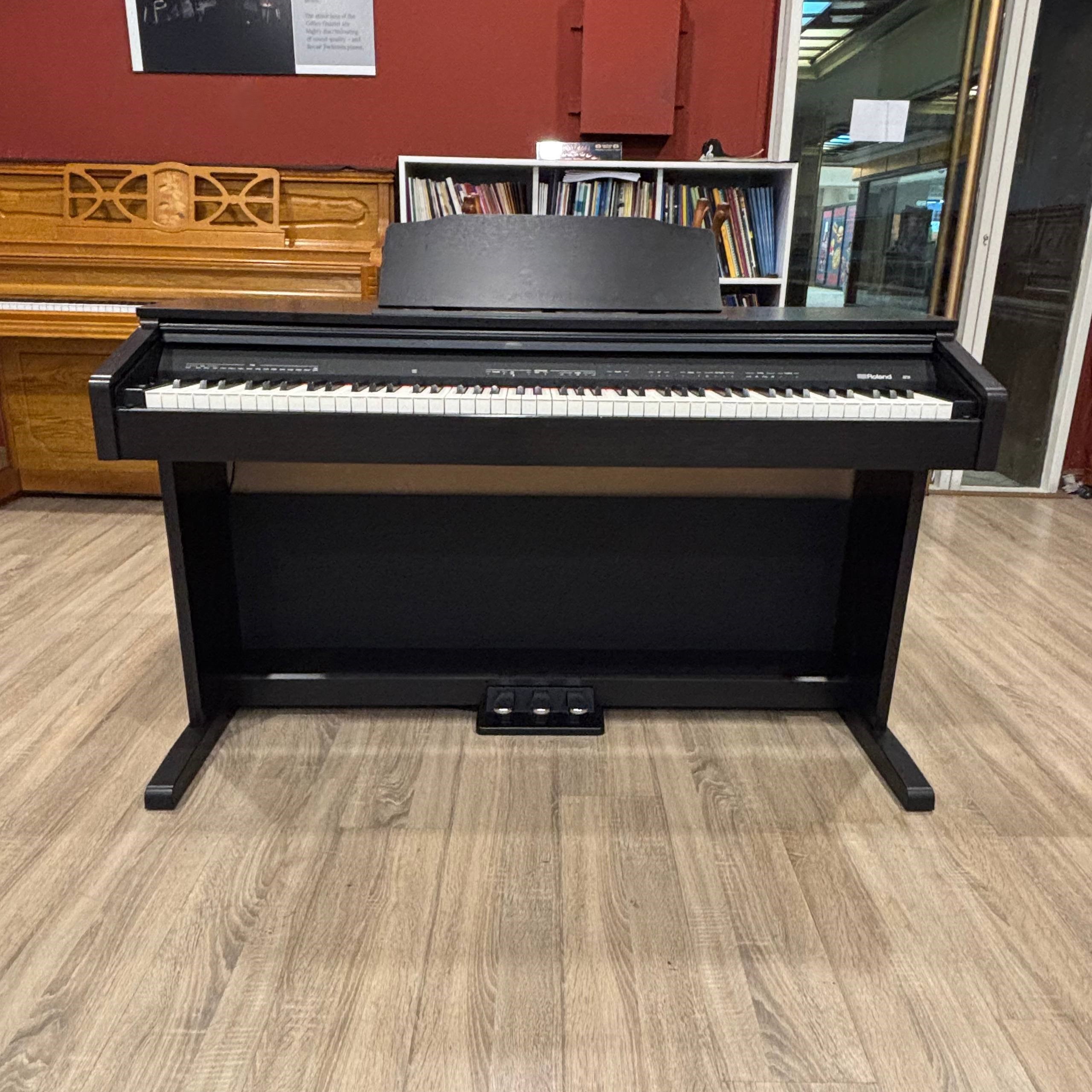 پیانو دیجیتال کارکرده رولند ROLAND RP30