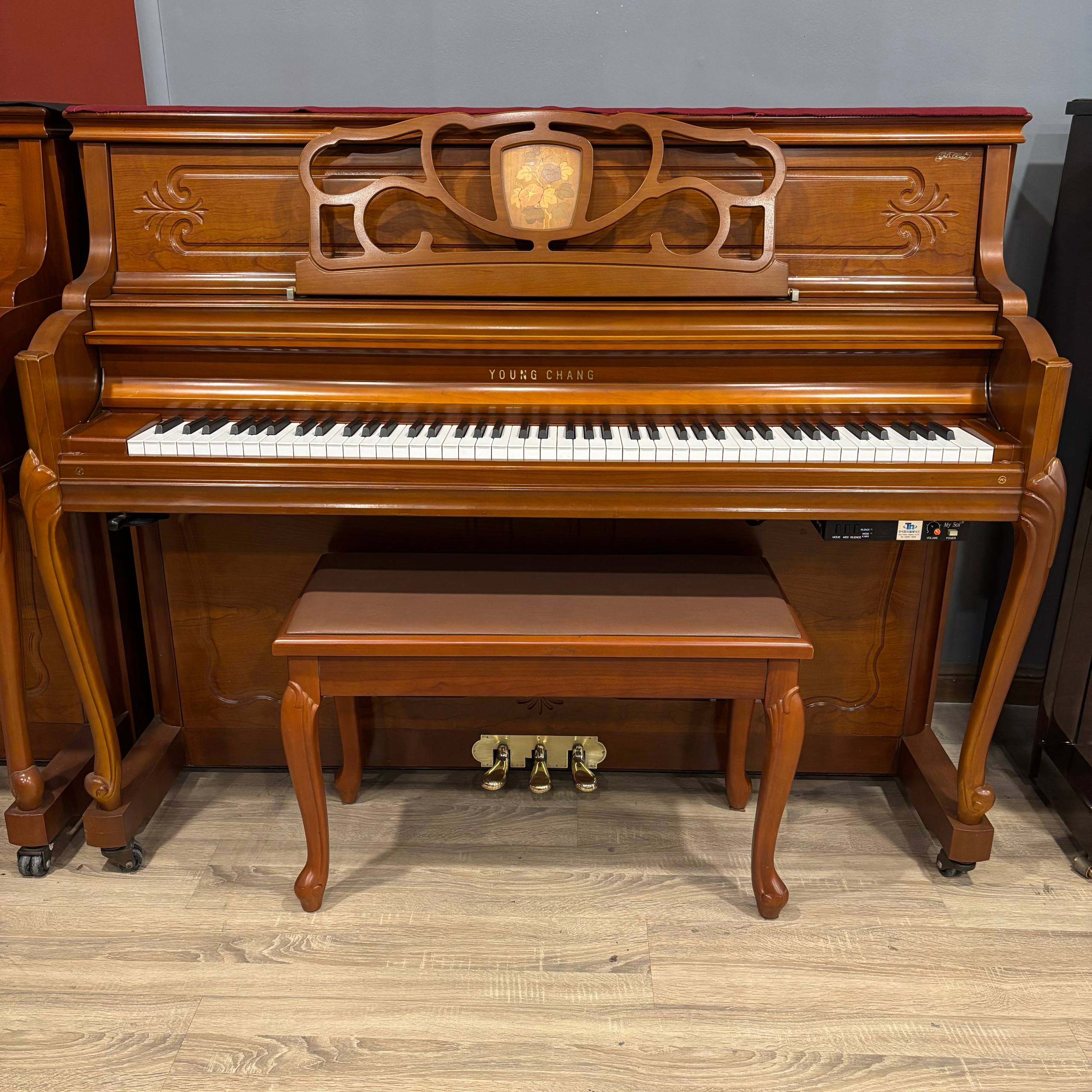 پیانو آکوستیک کنسول کارکرده یانگ چانگ YOUNG CHANG ارتفاع 118