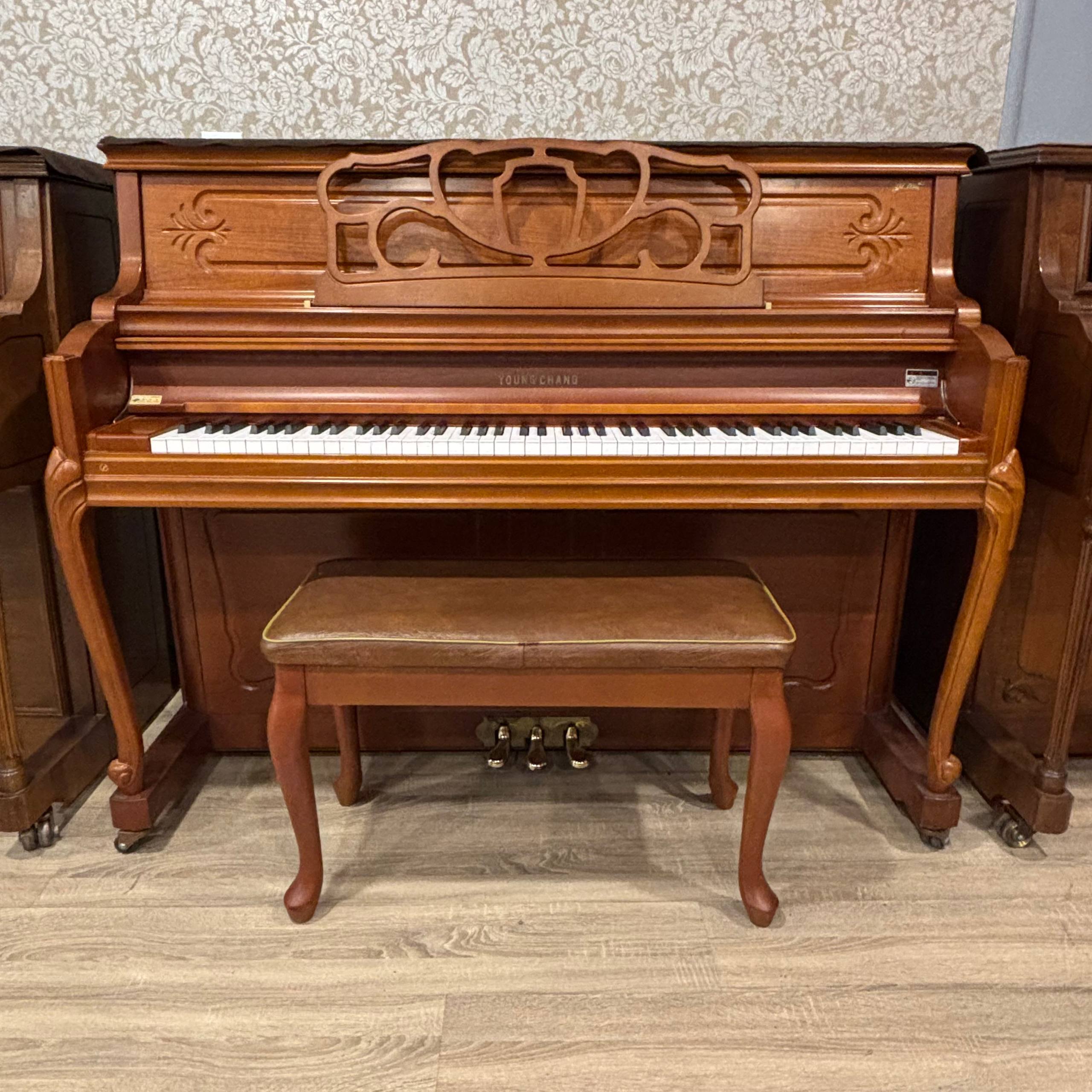 پیانو آکوستیک کنسول کارکرده یانگ چانگ YOUNG CHANG ارتفاع 118